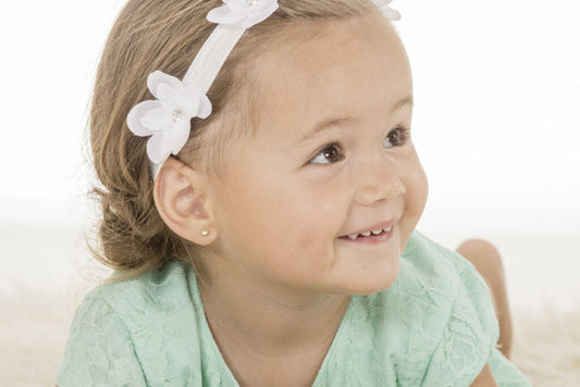 Wir bieten wir eine sichere Möglichkeit des Ohrlochstechens speziell für Babys an