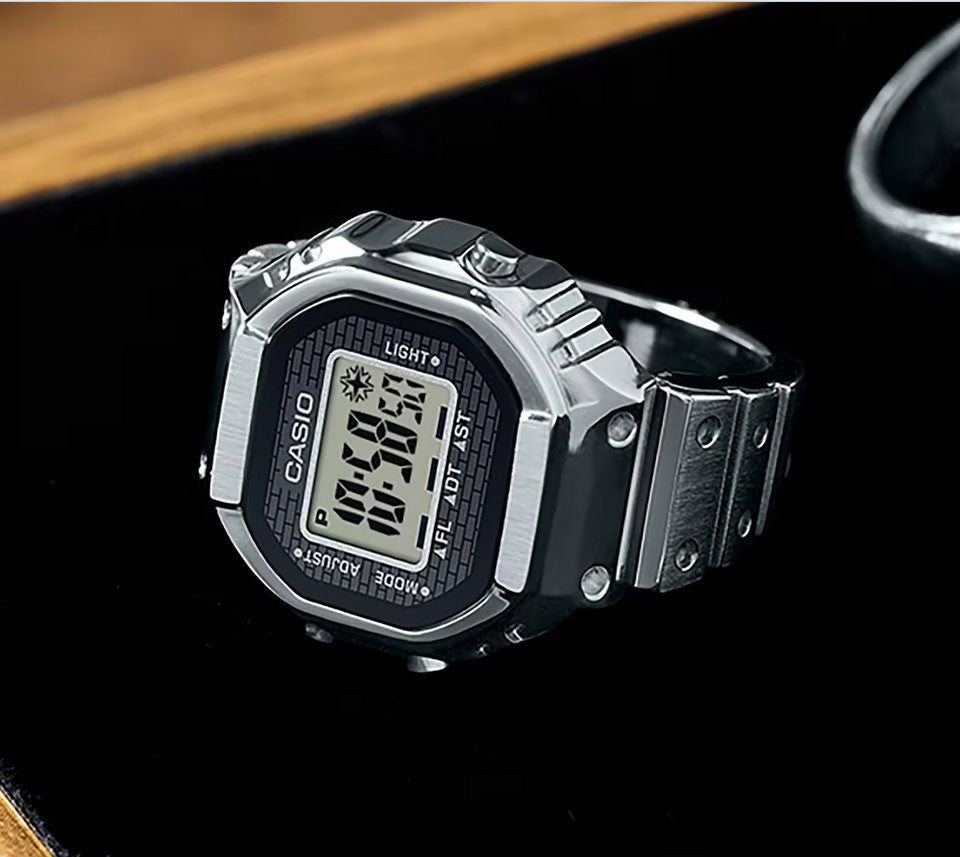 CASIO Ring Watch CRW-001-1ER Ringuhr am Finger Trageansicht