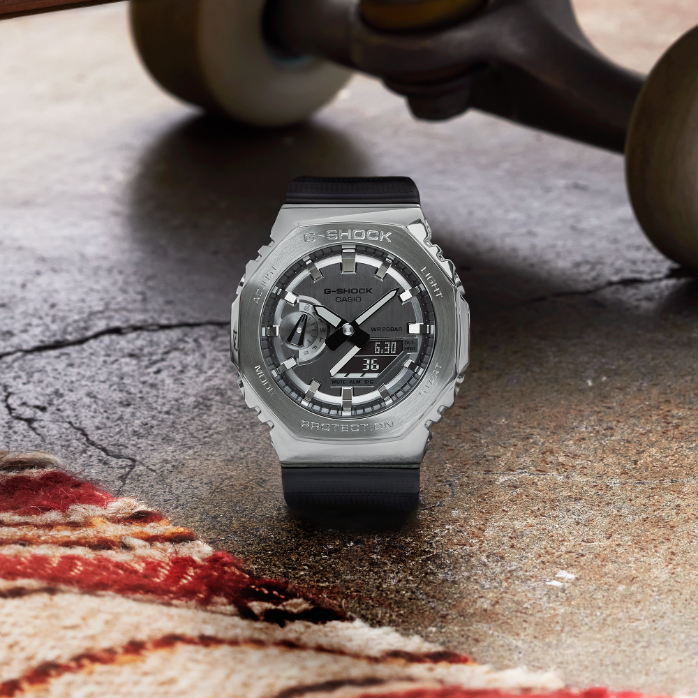 Casio G-Shock GM-2100 Serie Metal Covered Analog-Digital Edelstahl Herrenuhr