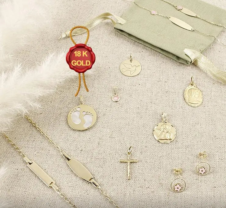 Religiöser Goldschmuck im Größenvergleich, massive 18-Karat-Ausführung